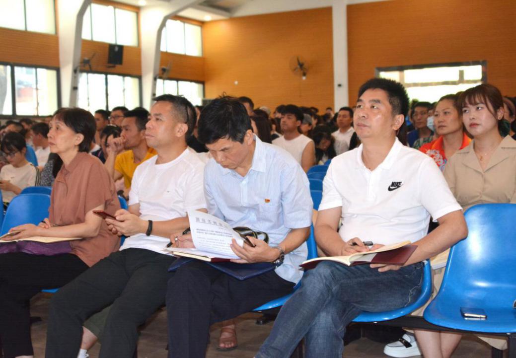 学院邀请国防科技大学教学名师易金务教授讲专题党课