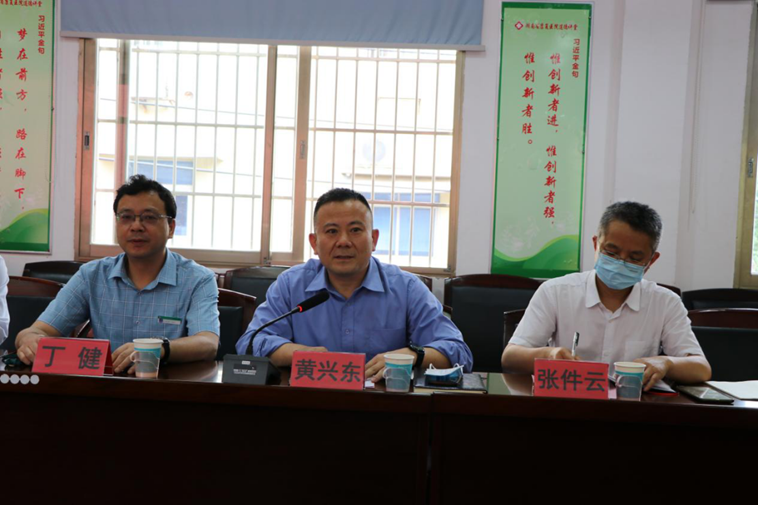 交流座谈会,省康复医院党委副书记黄兴东首先代表医院党政班子对我院